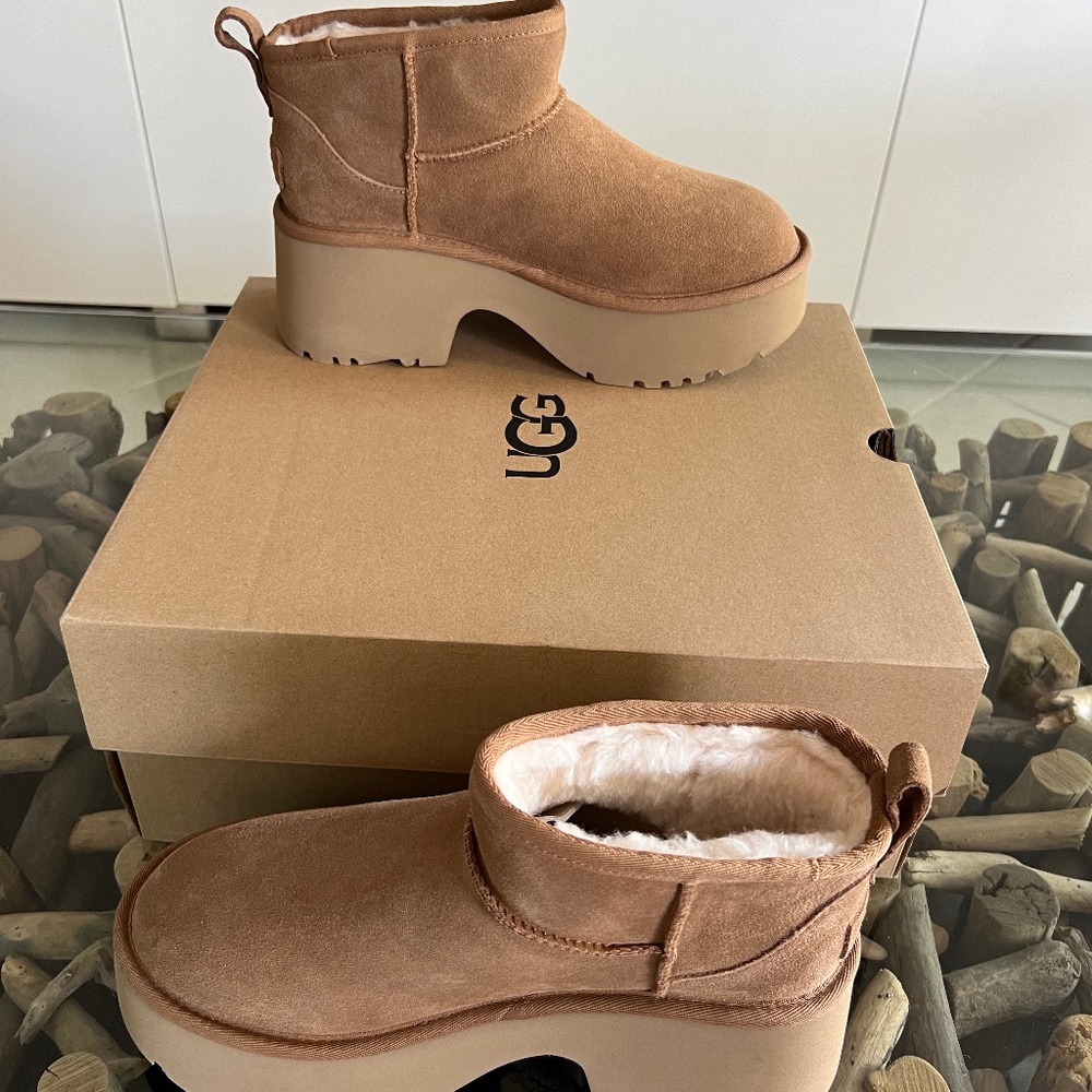UGG CLASSIC ULTRA MINI NEW HEIGHTS Chestnut Suede Booties